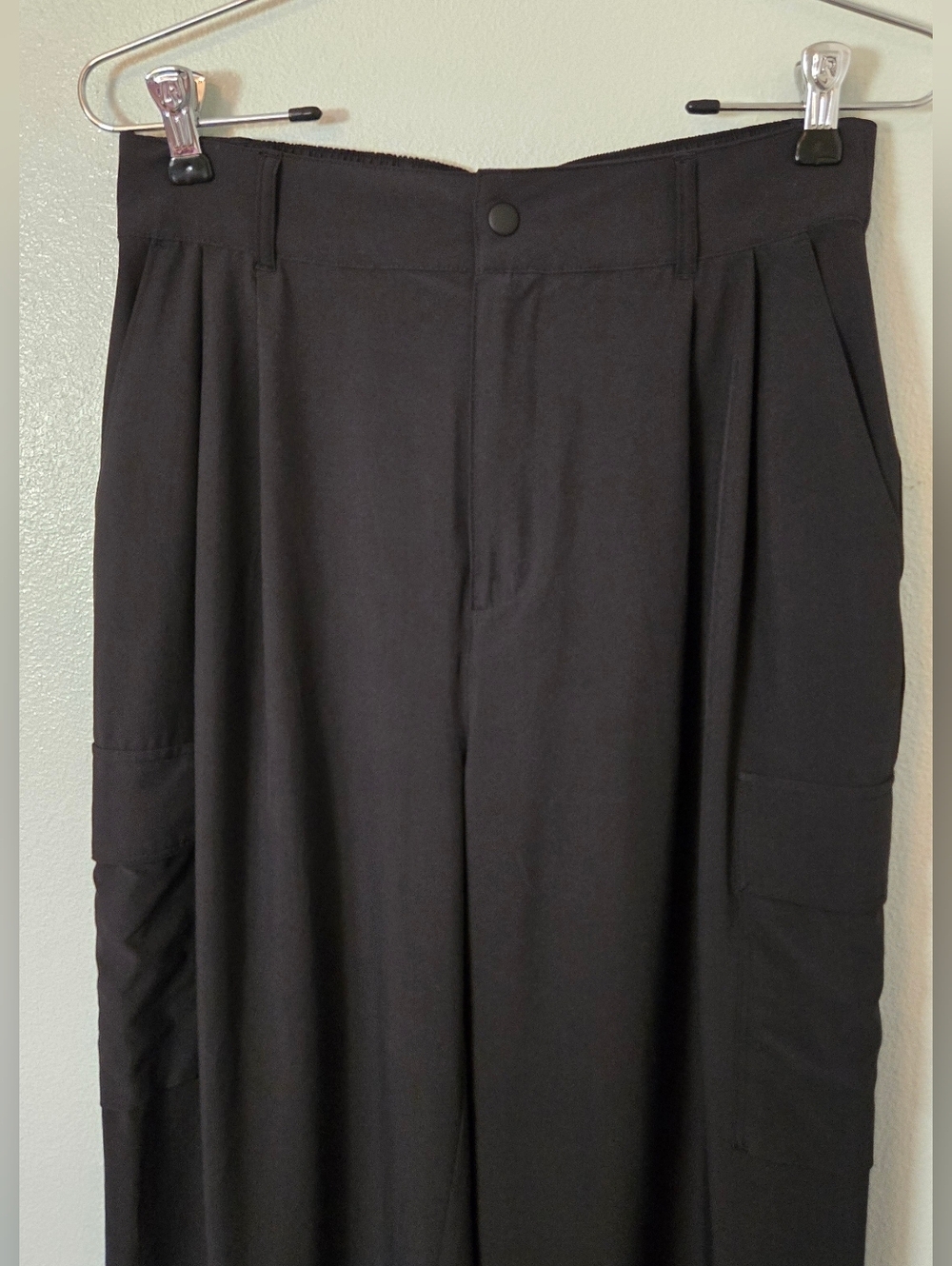 Gap Fit | Black High Rise Runaround Cargo Joggers Size Small Tall - Picture 4 of 13